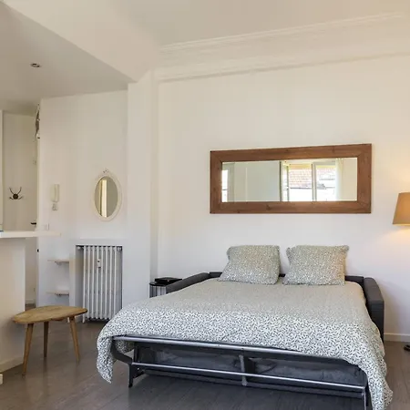 2 Pieces Dans Le Carre D Or Daire