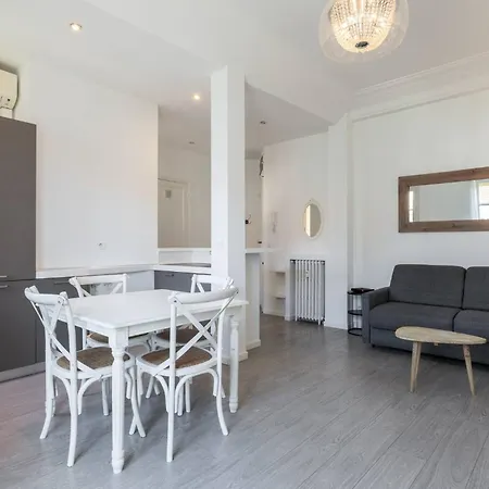 2 Pieces Dans Le Carre D Or Daire Nice