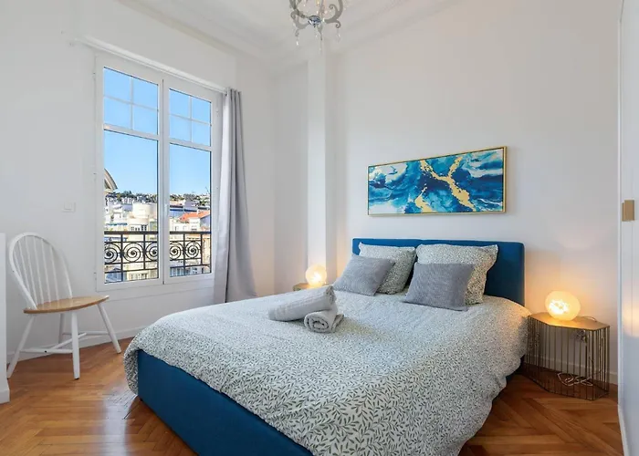 2 Pieces Dans Le Carre D Or