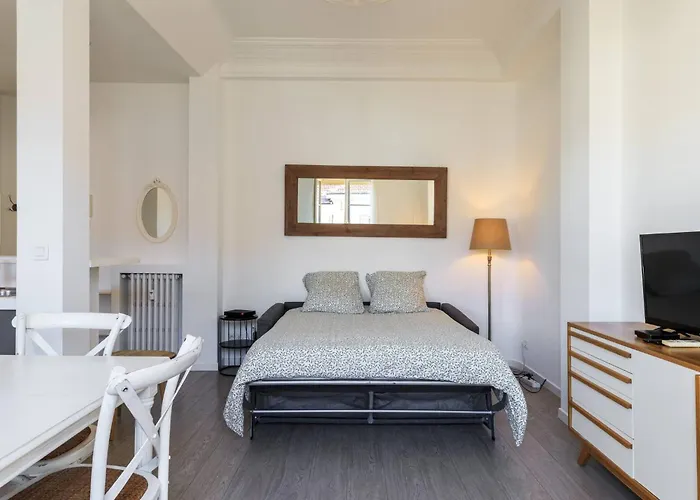 Daire 2 Pieces Dans Le Carre D Or *