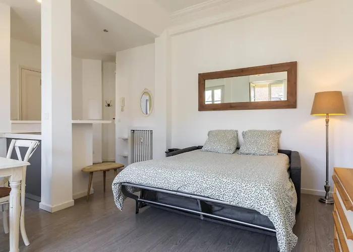 2 Pieces Dans Le Carre D Or * Nice