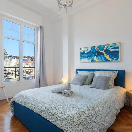 2 Pieces Dans Le Carre D Or