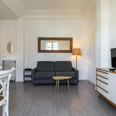 2 Pieces Dans Le Carre D Or *