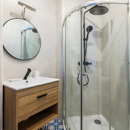 2 Pieces Dans Le Carre D Or Nice