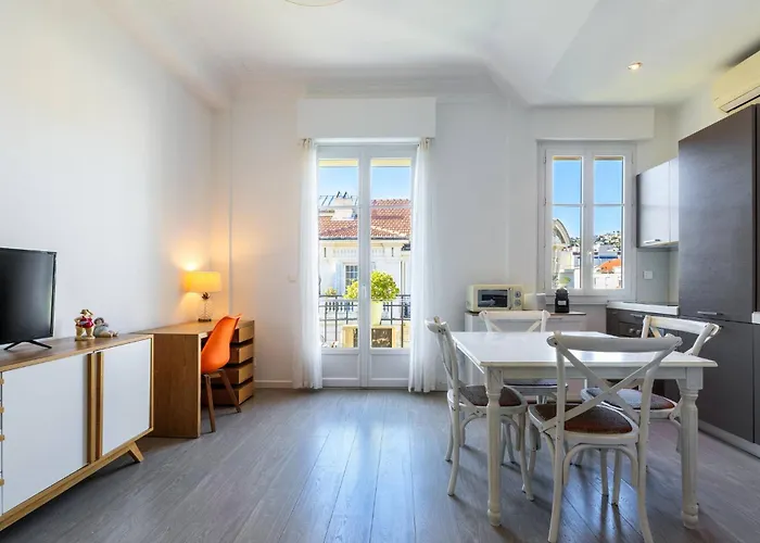 2 Pieces Dans Le Carre D Or * Nice