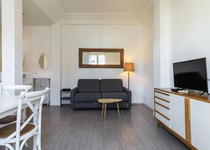 2 Pieces Dans Le Carre D Or *