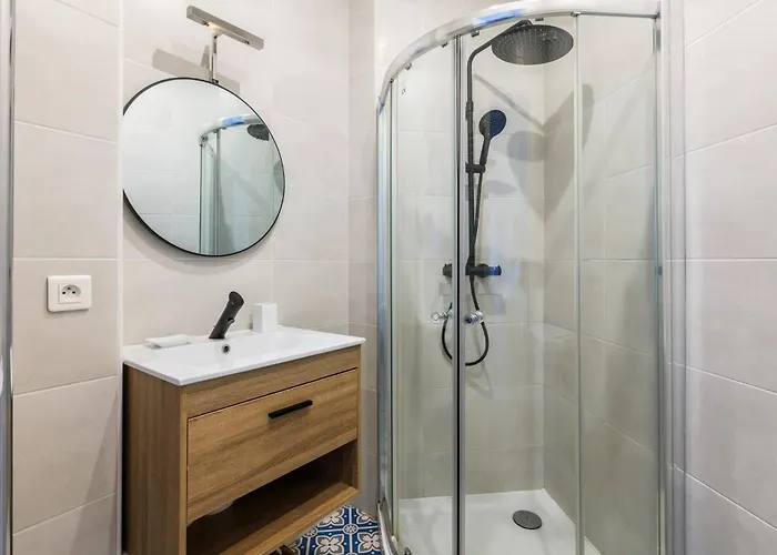 2 Pieces Dans Le Carre D Or نيس